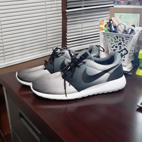 Nike Other - Nike Light Weight Running Shoes Size 8.5 Mens